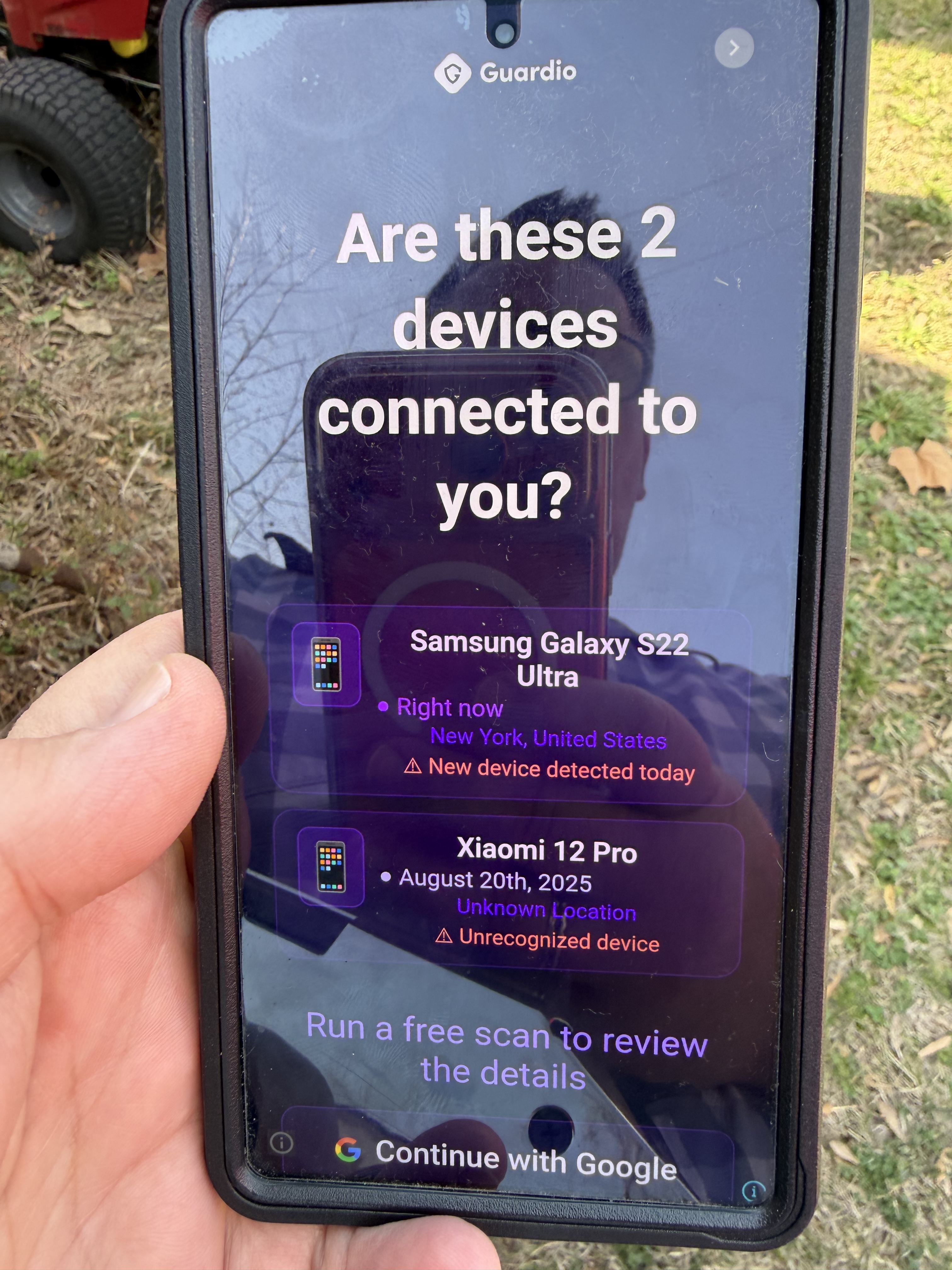 Android screen showing fake virus warning pop-up